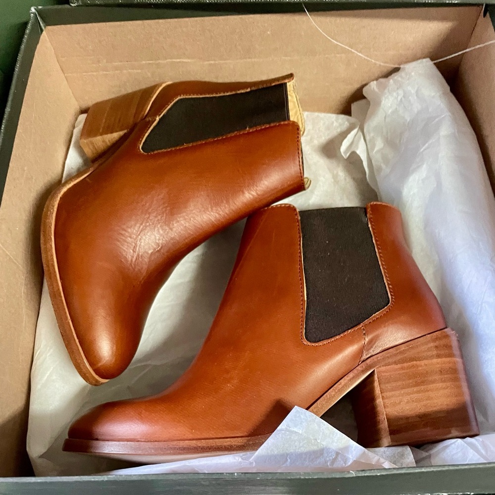 Nisolo Brandy Leather Ankle Booties